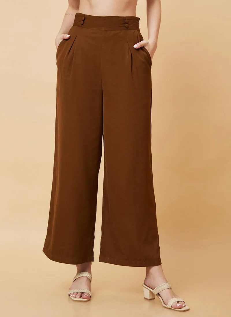 جلو باص بنطلون نسائي واسع الساق بخصر مكشكش وطيات خلفية